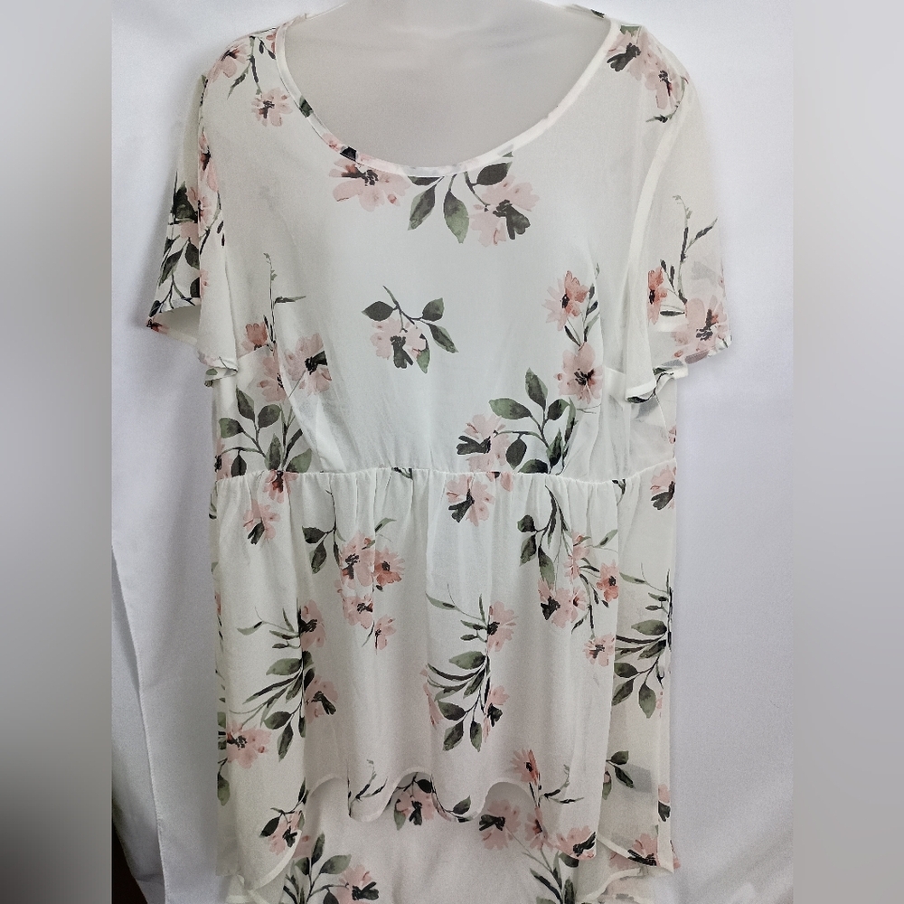 NWOT TORRID WHITE FLORAL CHIFFON SHORT FLUTTER SLEEVE HI-LO TUNIC TOP (#1,387)